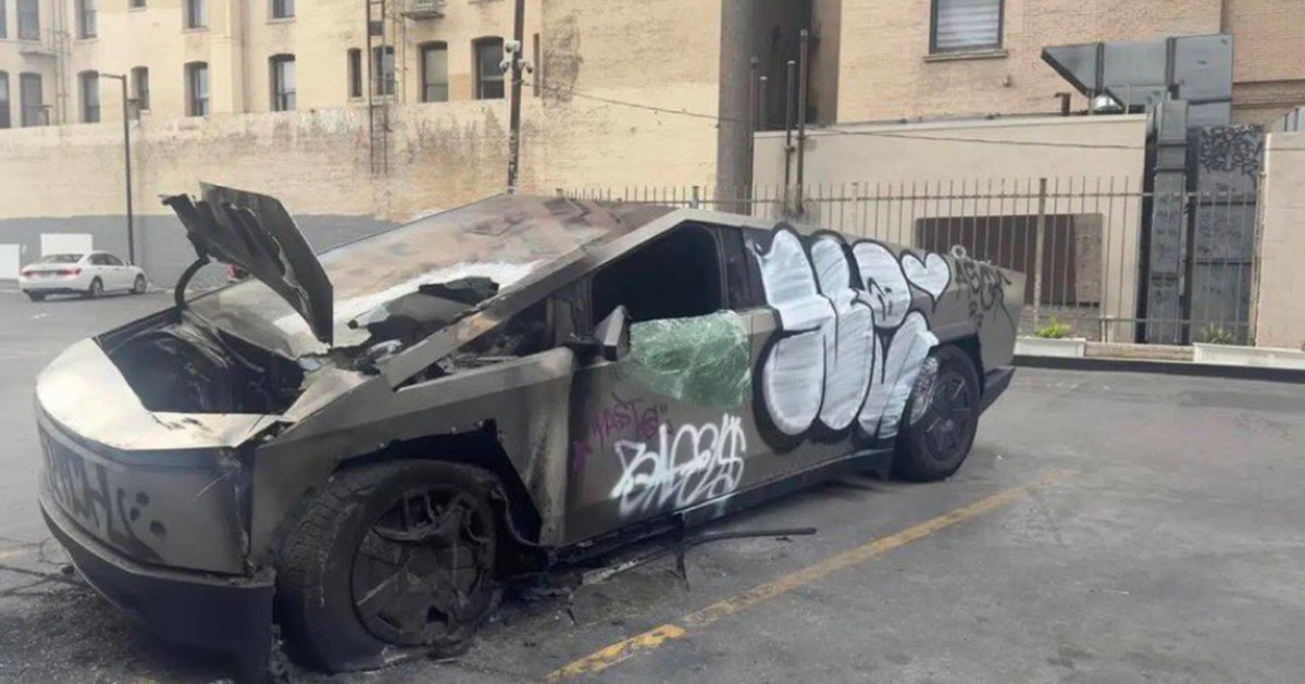 Feuer und Autos der Zukunft: Tesla Cybertruck Tests Tesla Cybertruck: Der Umgang mit den Folgen des Brandes