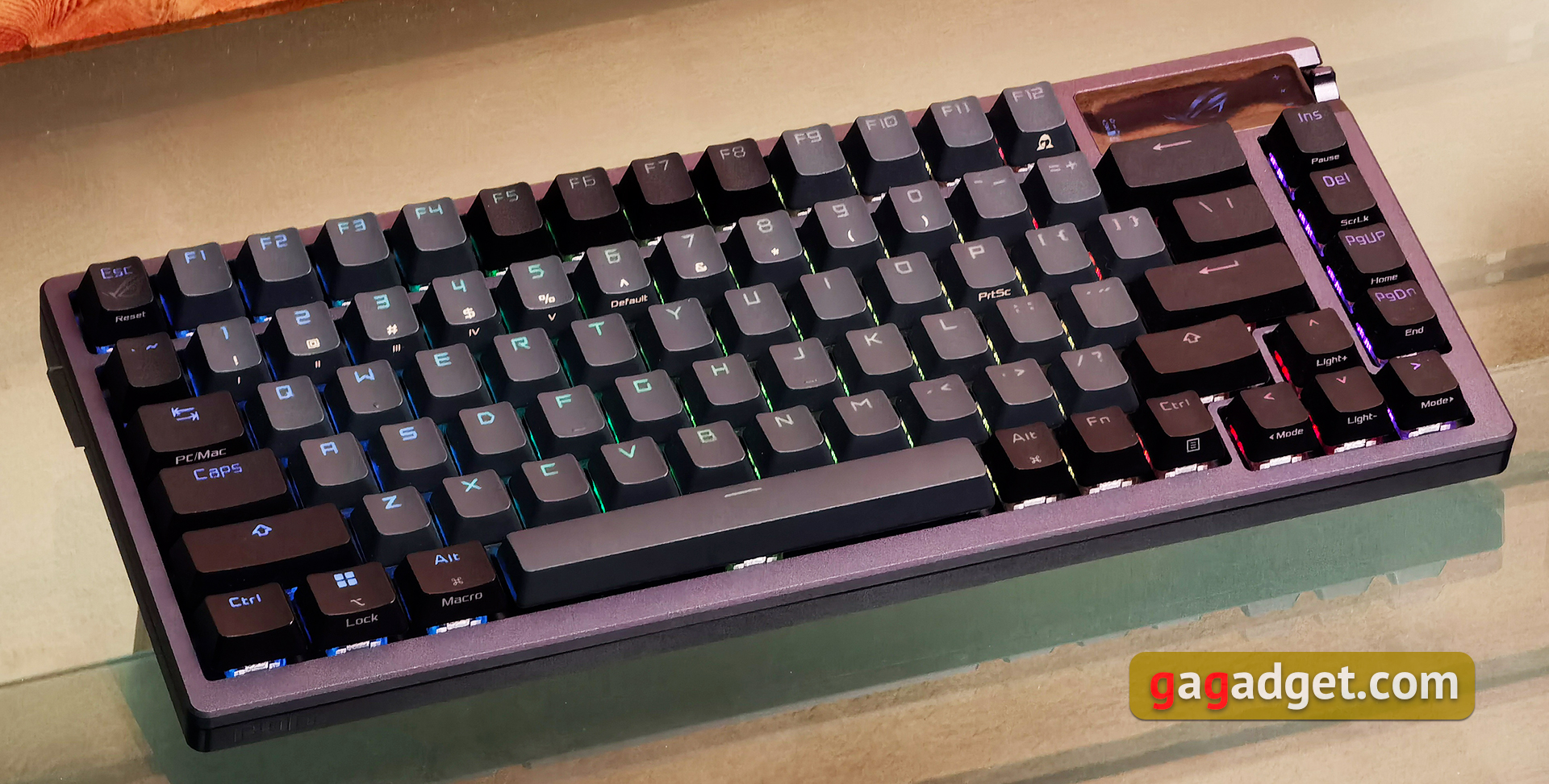 ASUS ROG Azoth im Test: eine kompromisslose mechanische Tastatur für Gamer, die man nicht erwarten würde-52 ASUS ROG Azoth im Test: eine kompromisslose mechanische Tastatur für Gamer, die man nicht erwarten würde-52