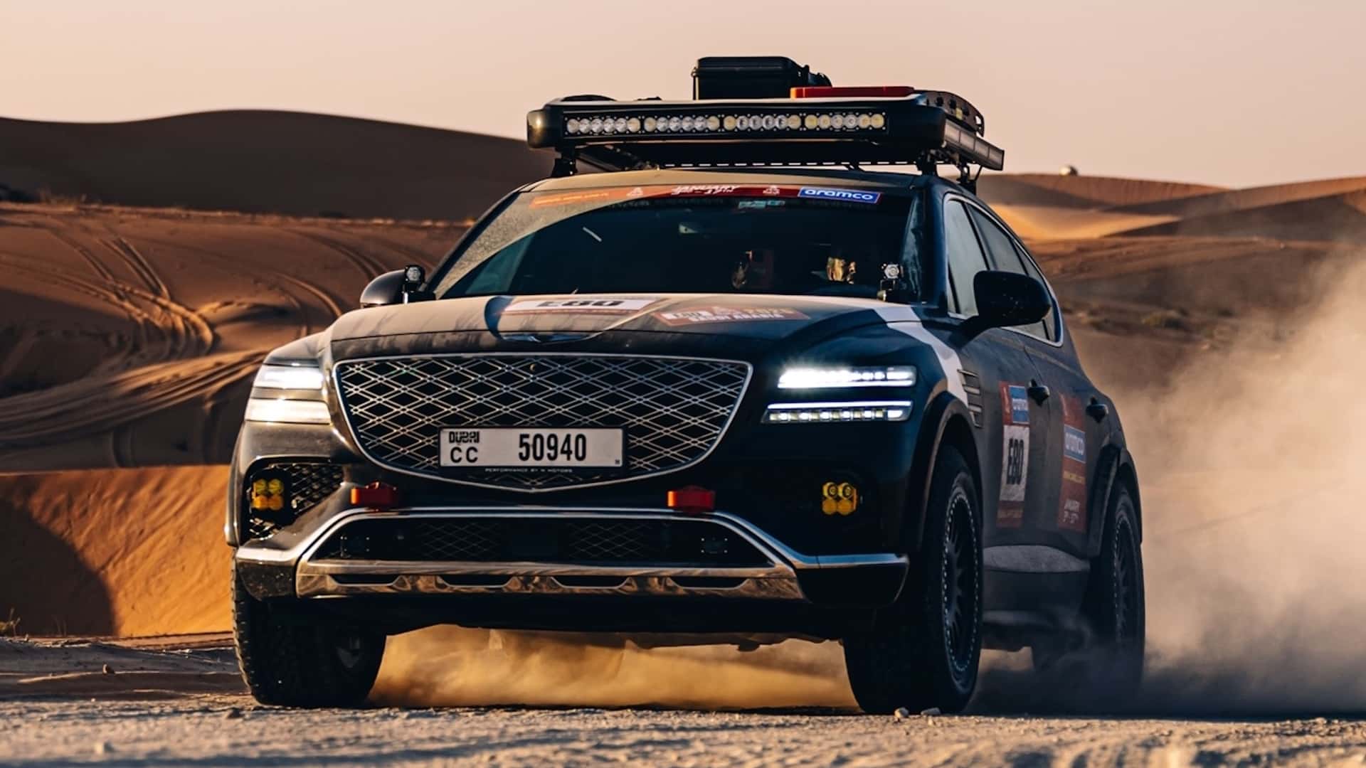 Genesis GV80 Desert Edition in den Wüstendünen